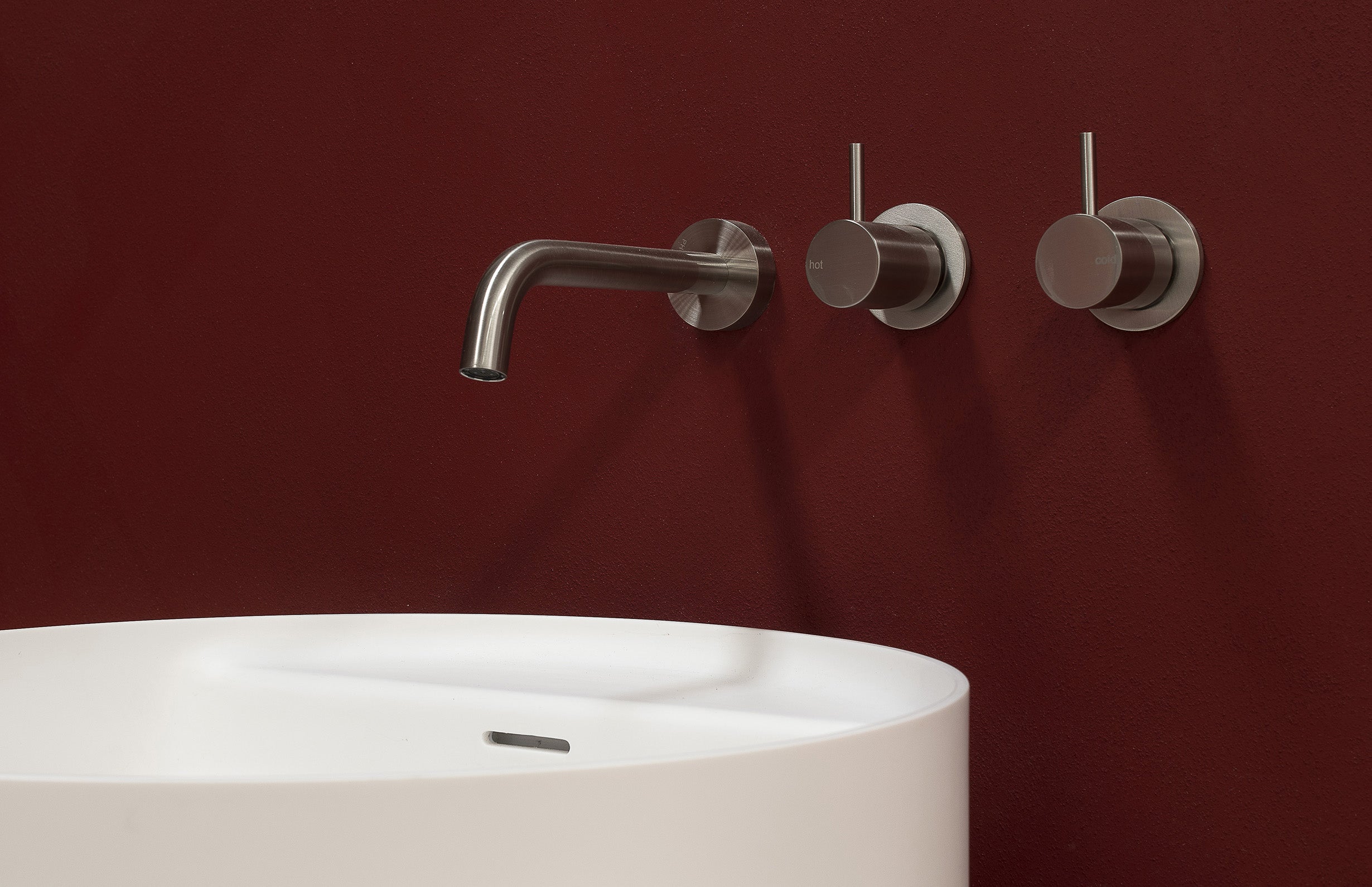 Phoenix Vivid Slimline Plus Wall Basin/Bath Outlet 180mm - Brushed Nickel